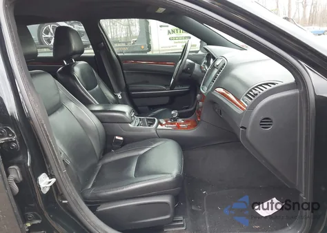 2013 Chrysler 300 Motown z USA, uszkodzony, nr VIN 2C3CCAAG0DH529041